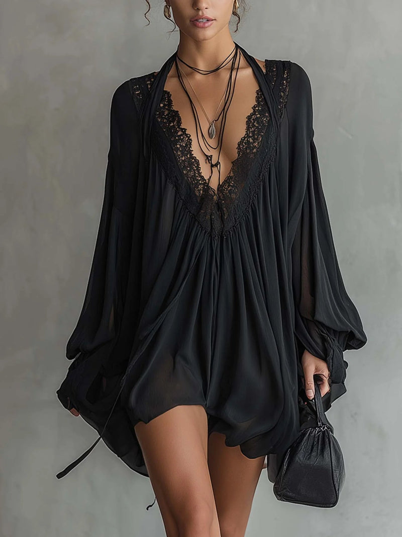 Cassandra | Mini vestido de gasa negra, cuello de encaje | Blanca Vela