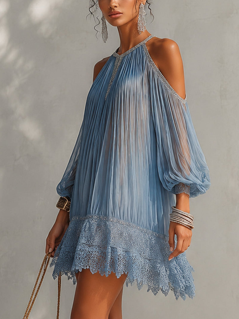 Bleuette | Mini Vestido Fruncido Azul, Hombros Descubiertos, Bajo de Encaje | Blanca Vela