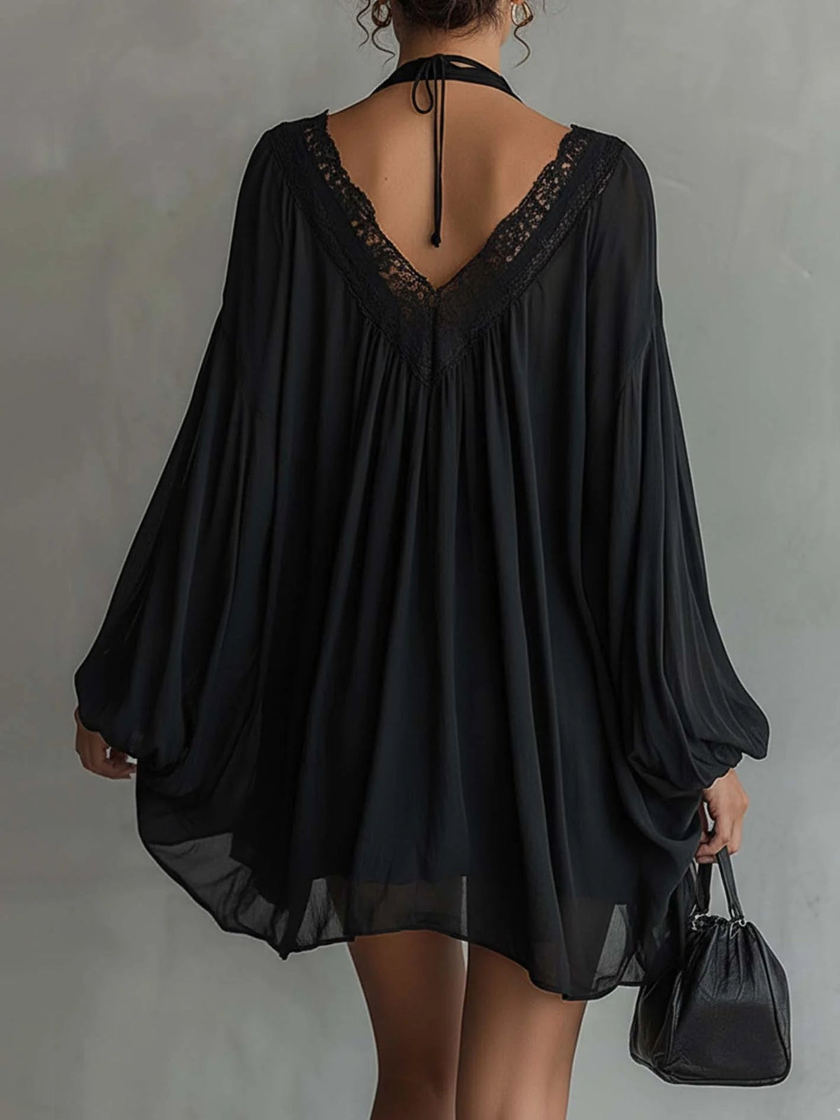Cassandra | Mini vestido de gasa negra, cuello de encaje | Blanca Vela