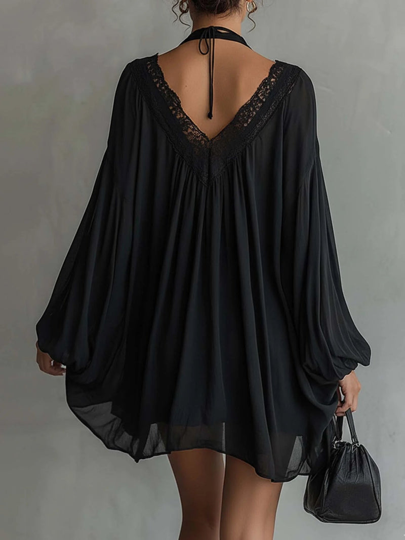 Cassandra | Mini vestido de gasa negra, cuello de encaje | Blanca Vela