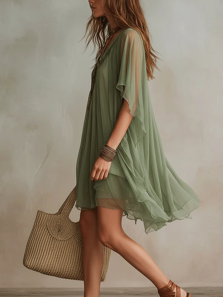 Émeraude | Mini Vestido Fluido Superpuesto, Cuello en V Verde | Blanca Vela