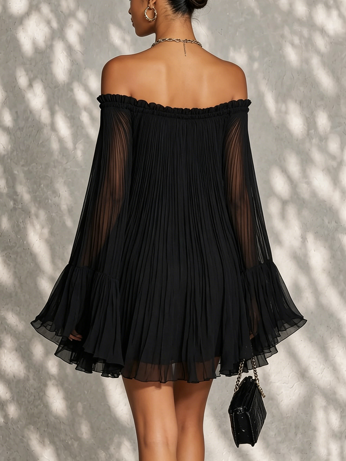 Zélie | Mini Vestido Negro, Mangas Campana y Volantes | Blanca Vela