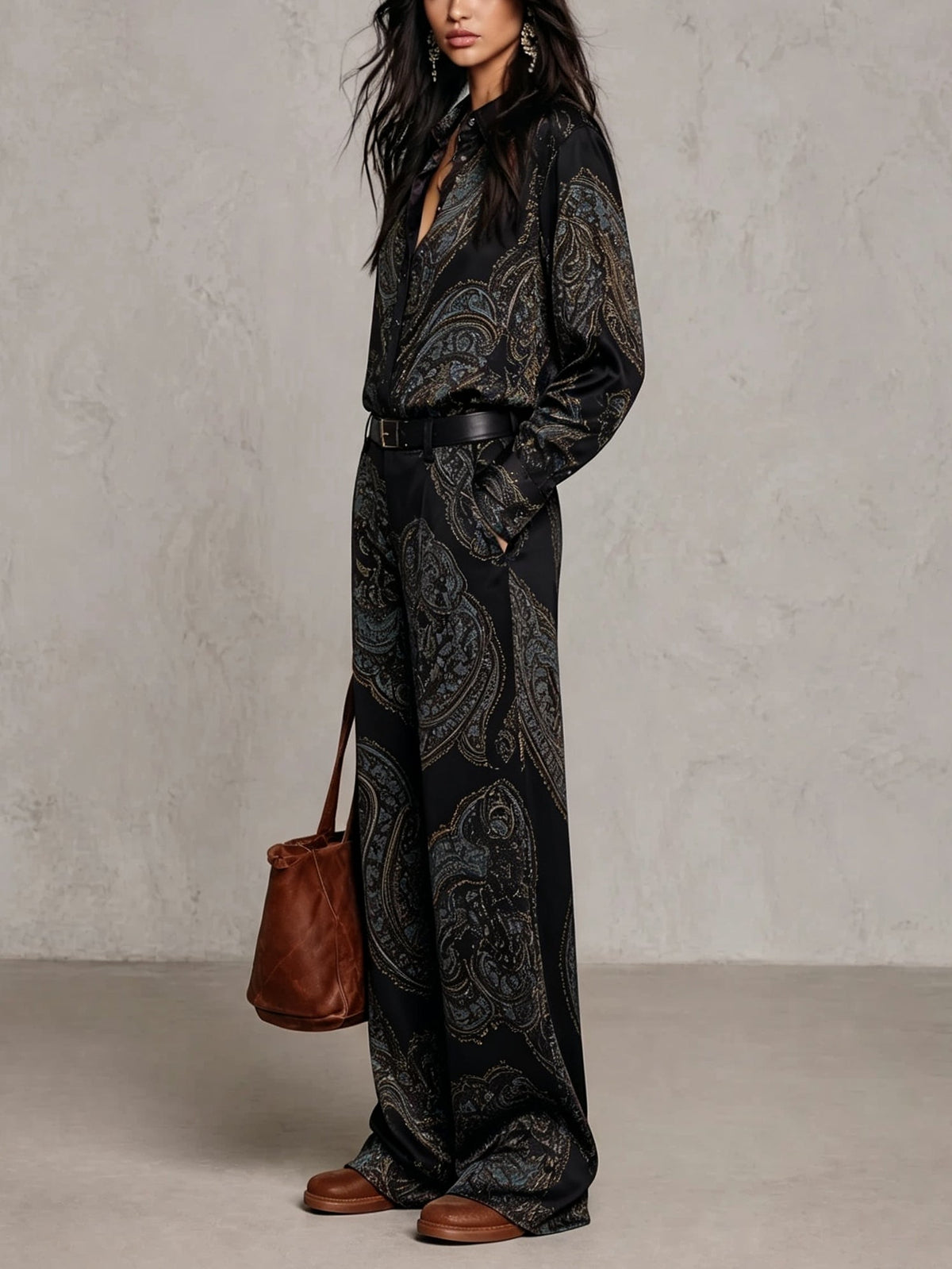 Gloria | Camisa de Seda de Manga Larga con Estampado Paisley Burdeos y Pantalones de Pierna Ancha | Blanca Vela