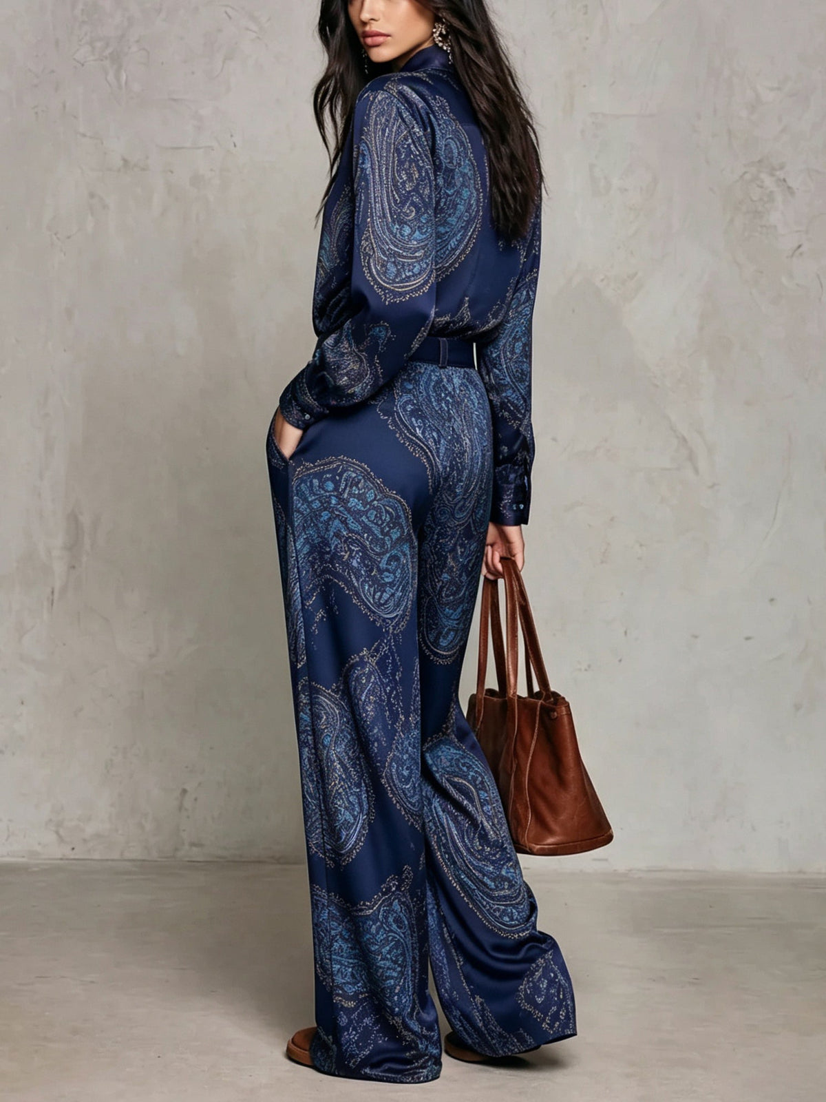 Gloria | Camisa de Seda de Manga Larga con Estampado Paisley Burdeos y Pantalones de Pierna Ancha | Blanca Vela
