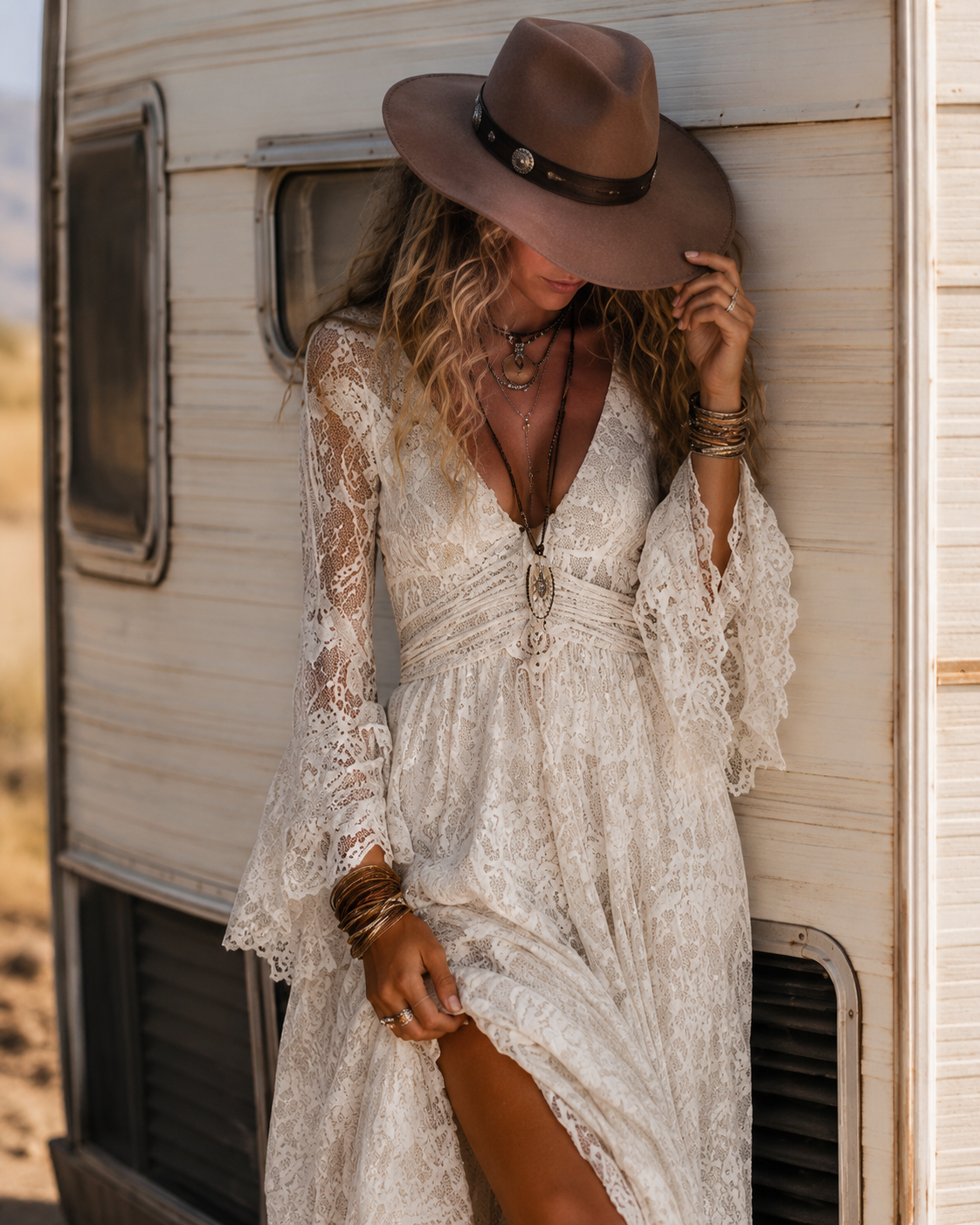Serena | Vestido Maxi de Encaje con Mangas Acampanadas, Marfil | Blanca Vela
