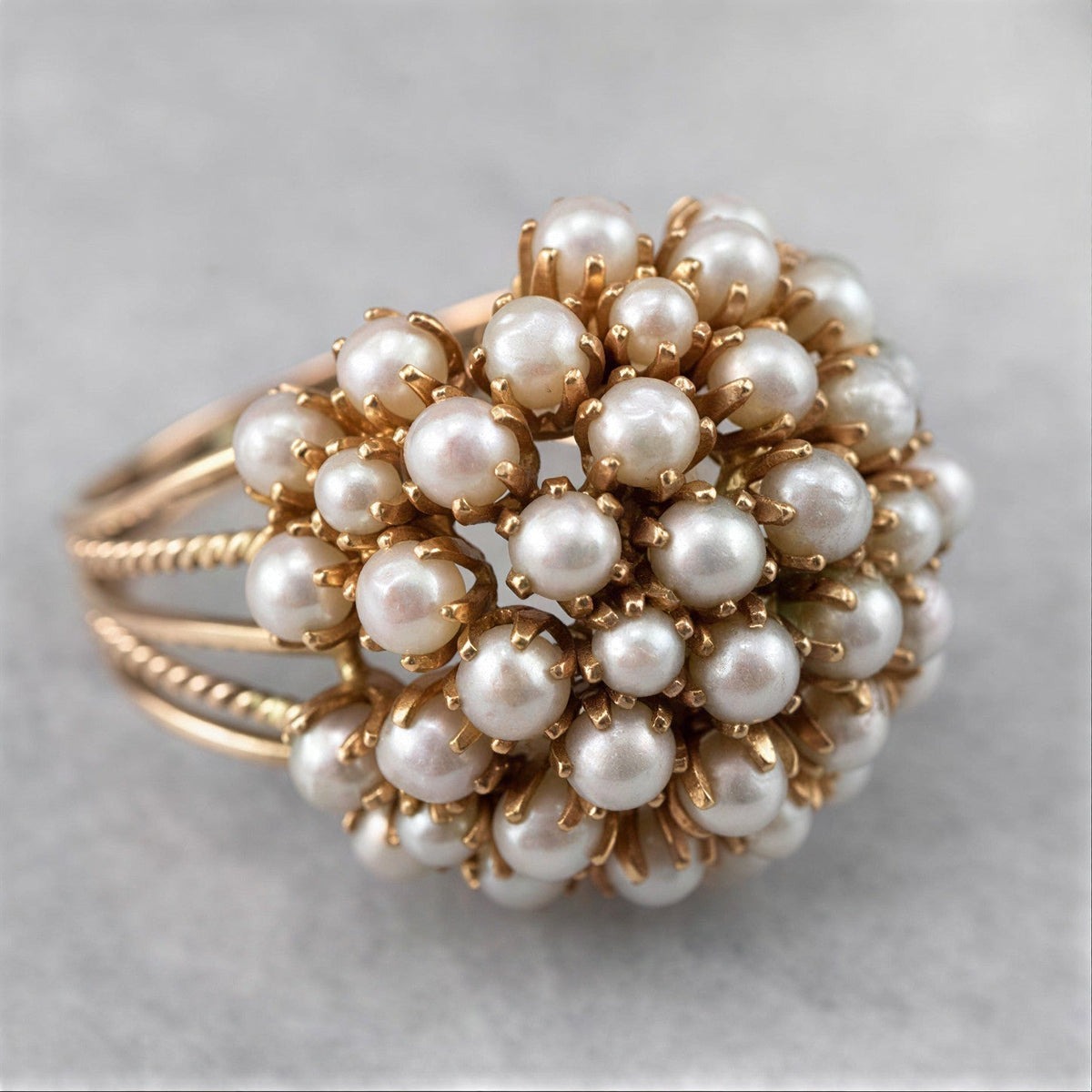 Anillo de Oro Clásico con Perla Incrustada | Blanca Vela