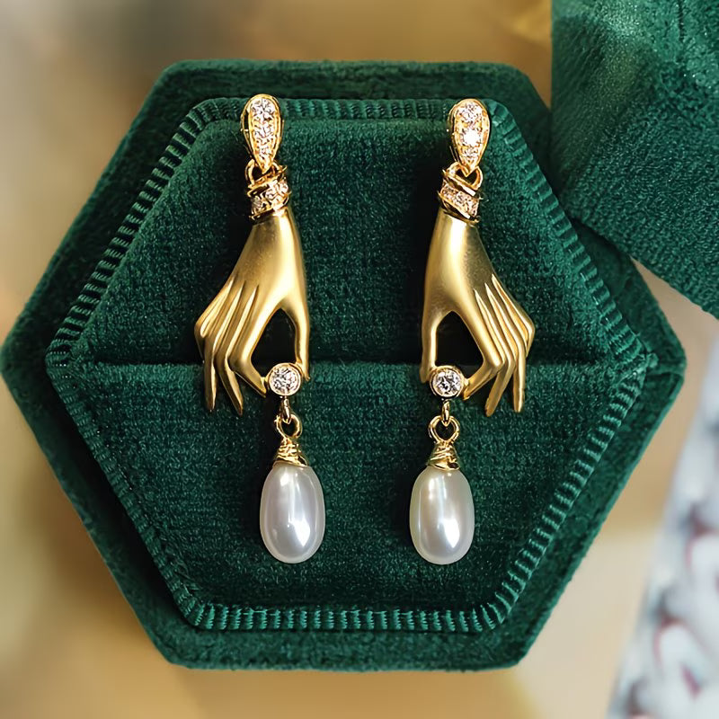 Pendientes de Perla con Mano Elegante | Blanca Vela