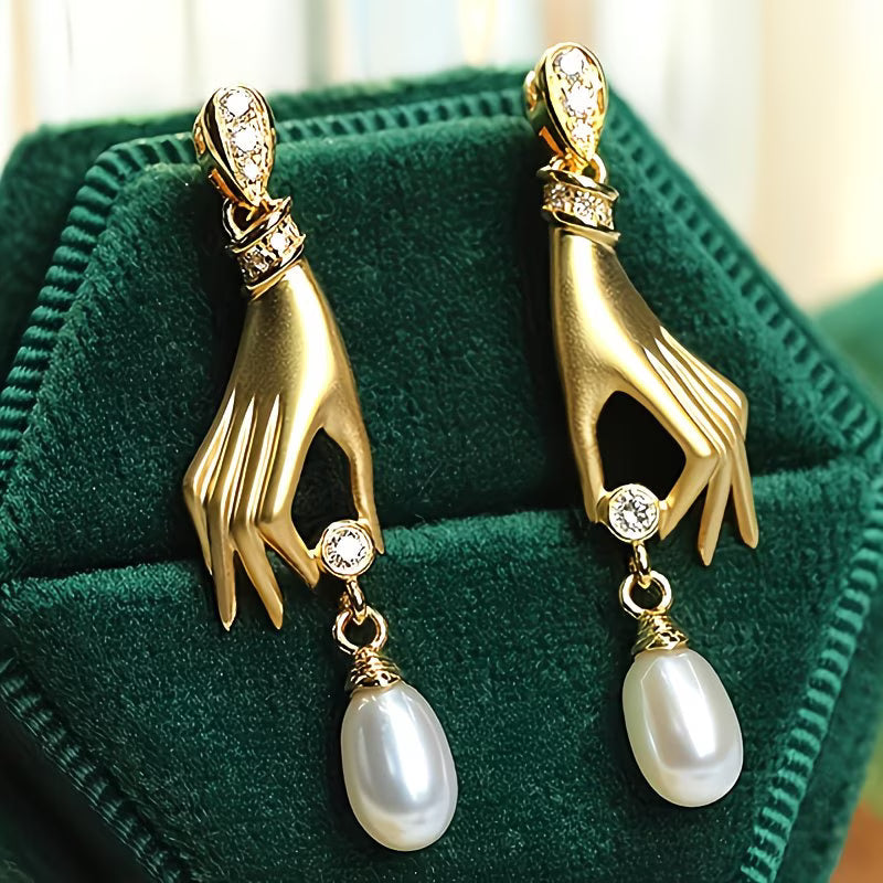 Pendientes de Perla con Mano Elegante | Blanca Vela