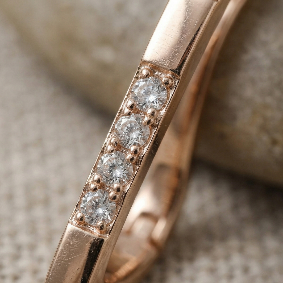 Pendientes Elegantes de Circonita Dorada | Blanca Vela