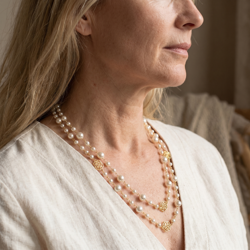 Collar Elegante con Perlas Doradas | Blanca Vela