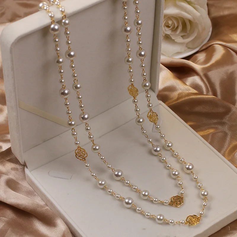 Collar Elegante con Perlas Doradas | Blanca Vela