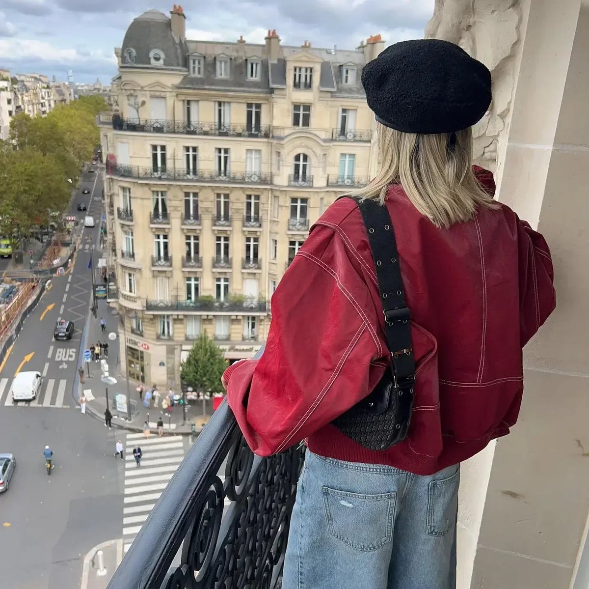 Renée | Bomber Oversize con Costuras de Contraste | Blanca Vela